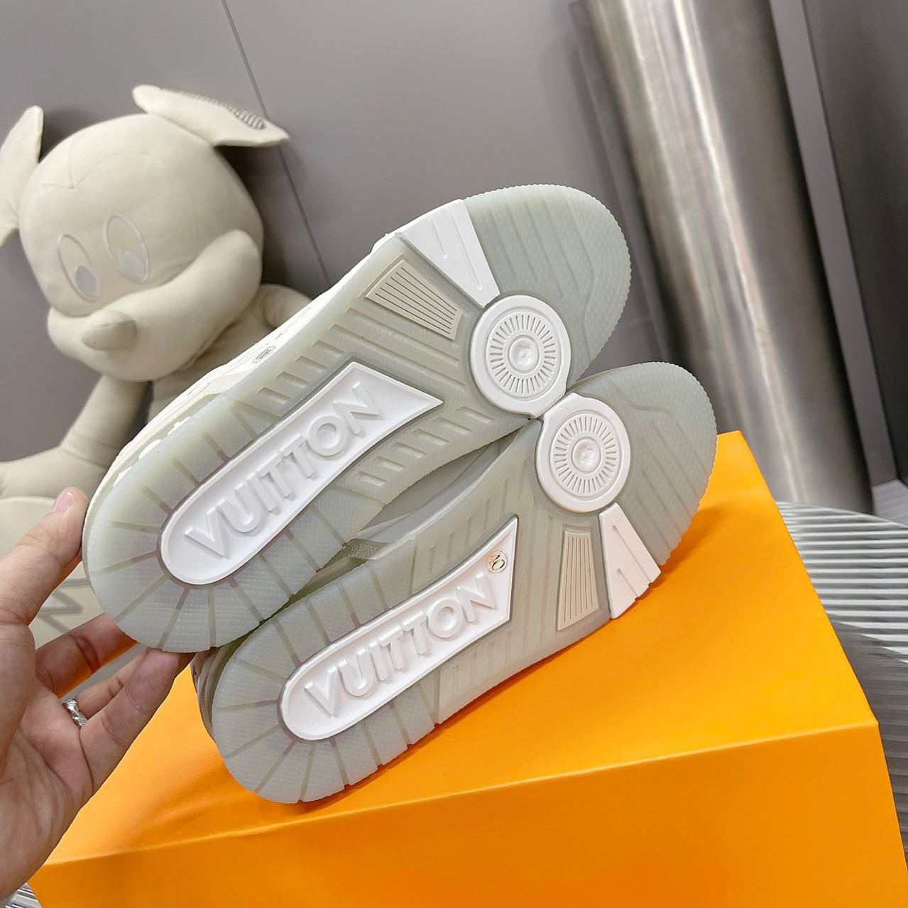 Louis Vuitton LV  Trainer Sneaker（Upon UK Size）    1A8WB3 - FashionPlug