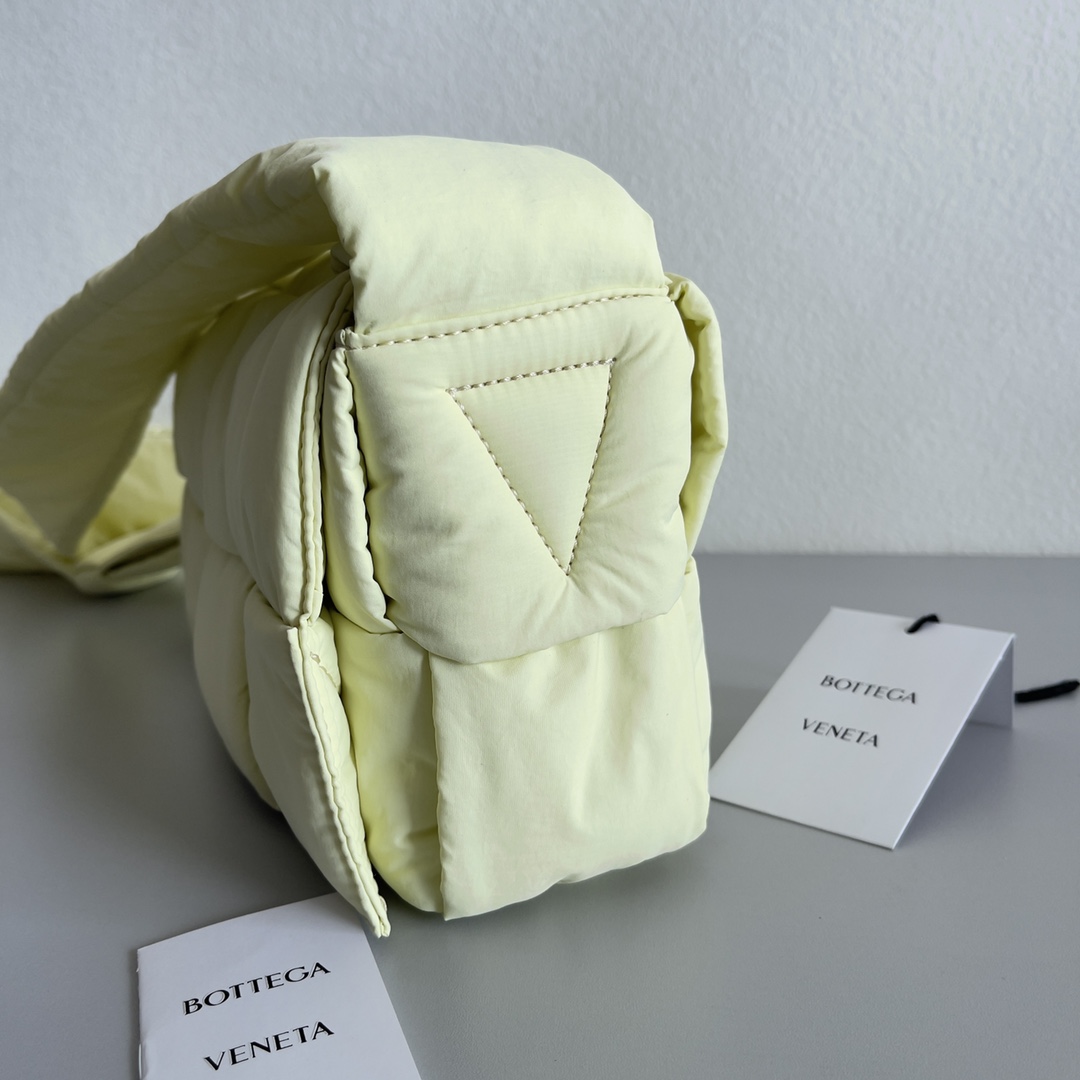 Bottega Veneta Padded Tech Cassette Padded Intreccio Nylon Cross-Body Bag(30-15-7.5cm) - FashionPlug