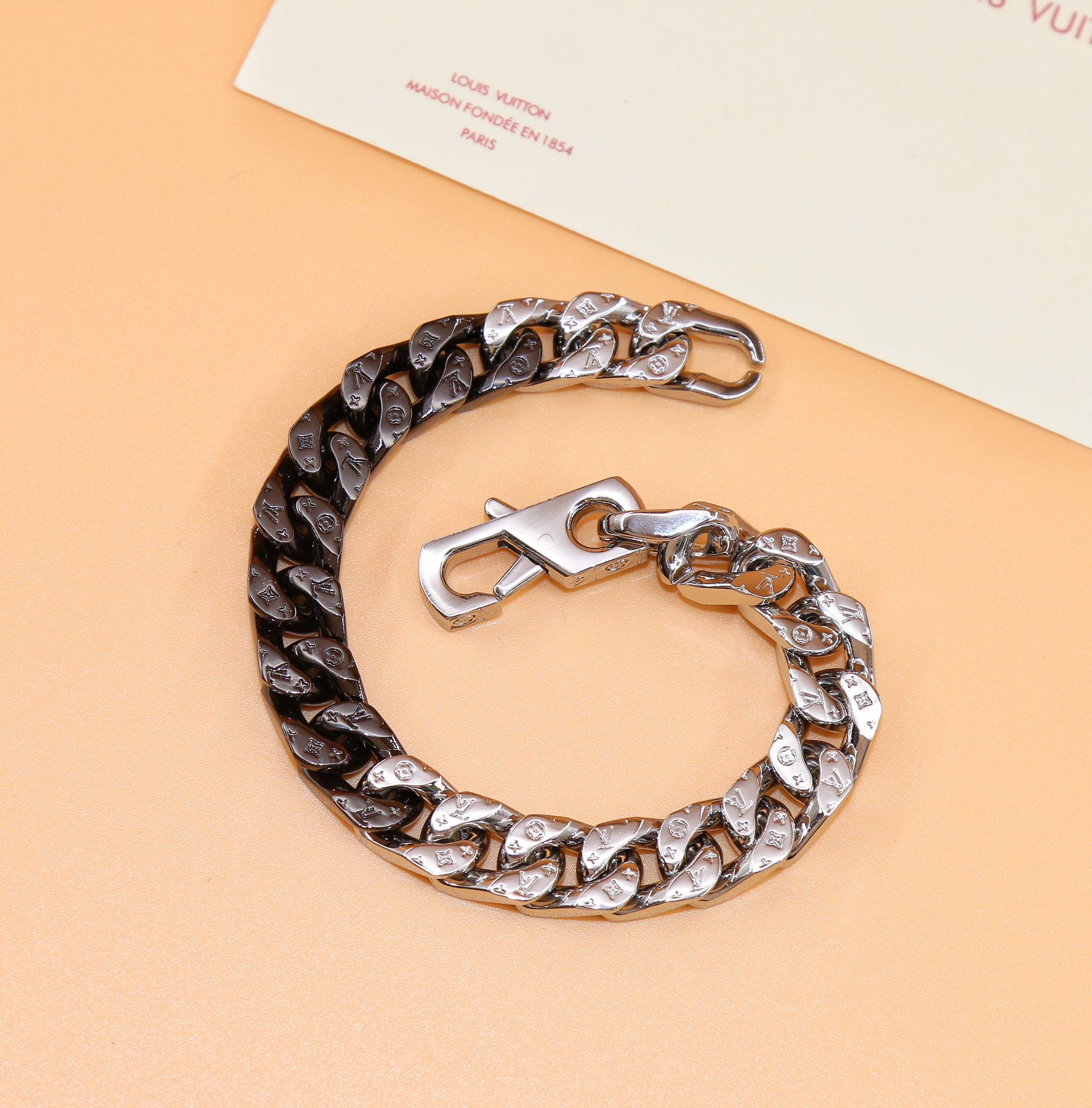 Louis Vuitton LV Chain Links Bracelet  21cm   M68273 - FashionPlug