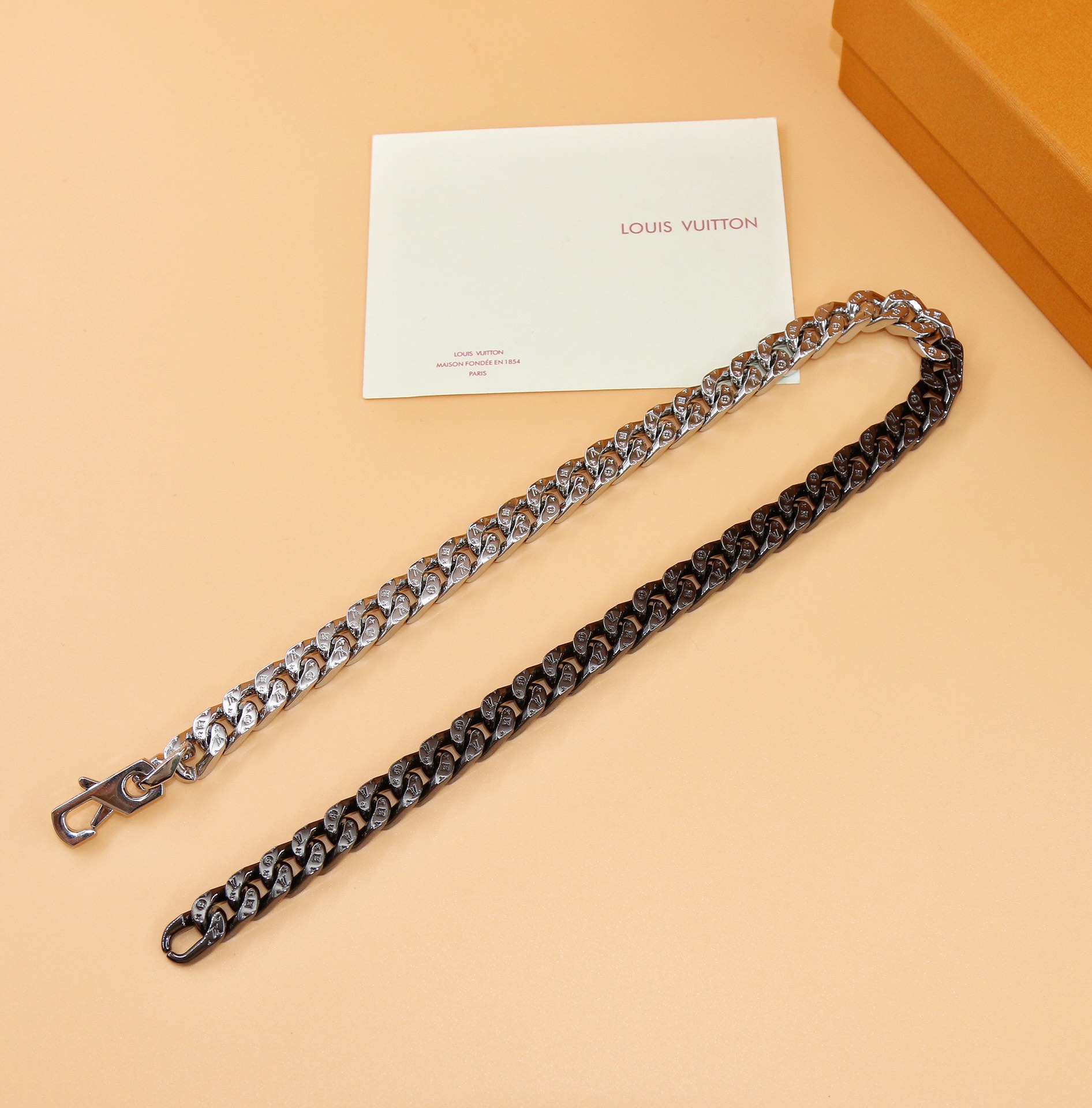 Louis Vuitton LV Chain Links Necklace   50cm    - FashionPlug