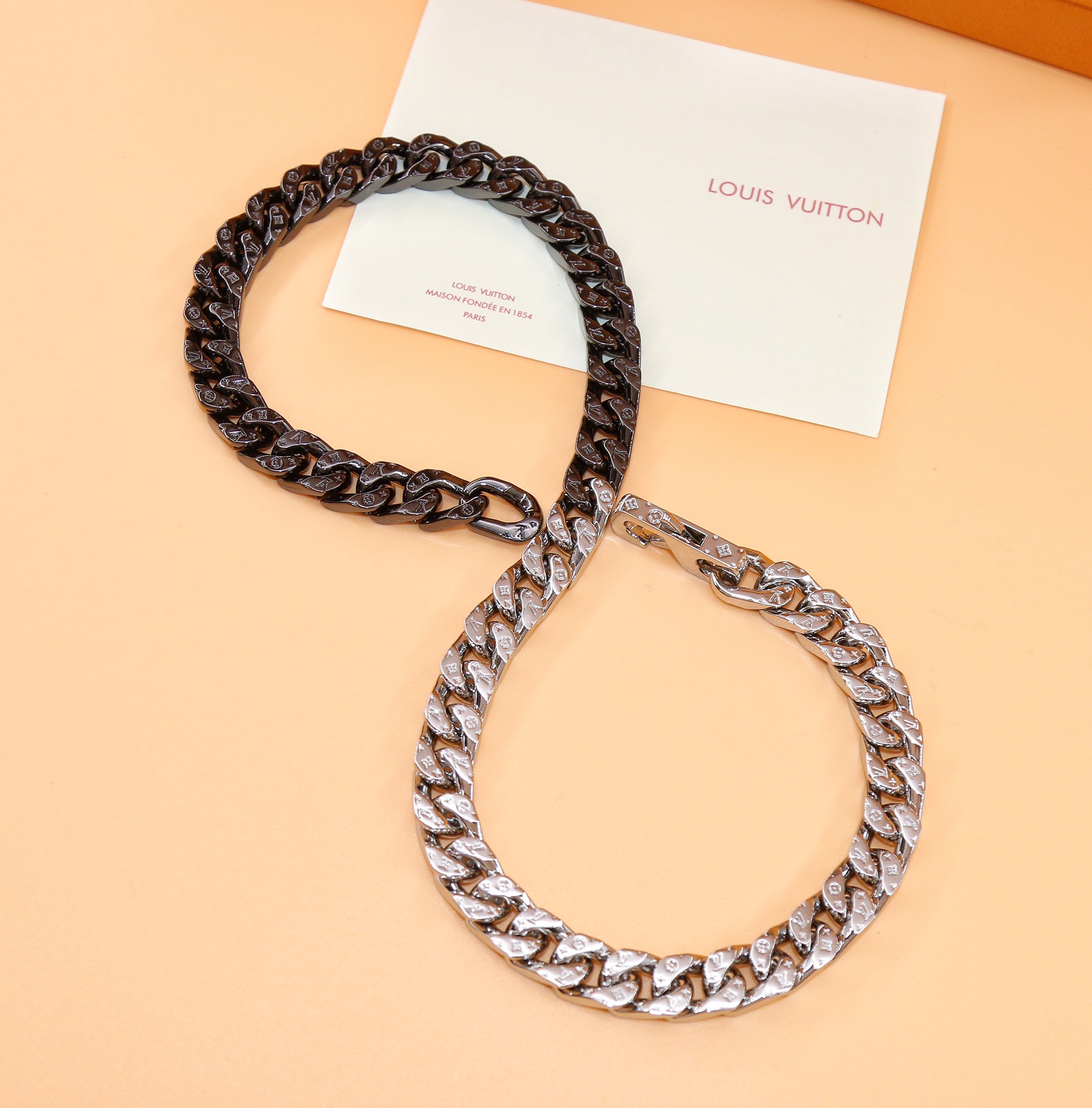 Louis Vuitton LV Chain Links Necklace   50cm    - FashionPlug