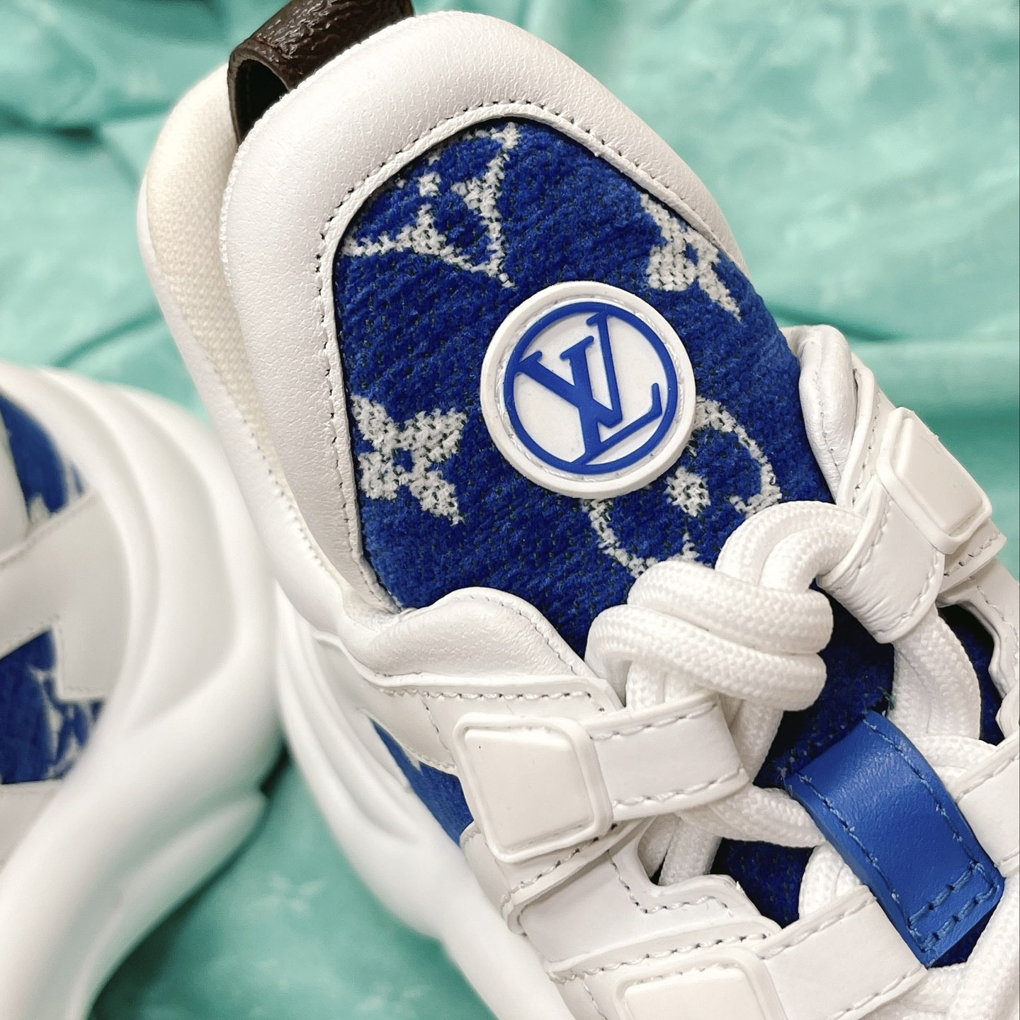 Louis Vuitton LV Archlight Sneaker     1AACTY - FashionPlug