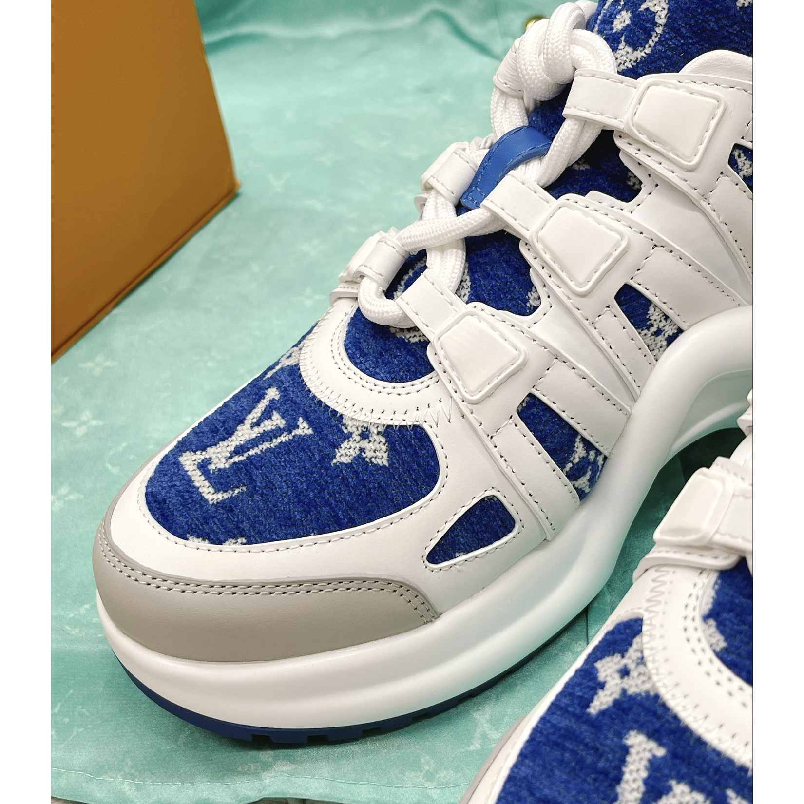 Louis Vuitton LV Archlight Sneaker     1AACTY - FashionPlug