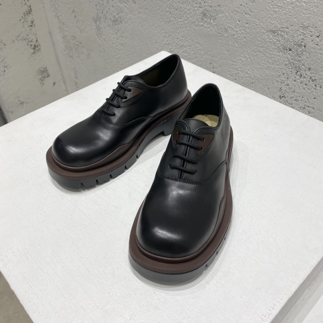 Bottega Veneta Vegetally-Tanned Leather Lace-Up Shoes - FashionPlug