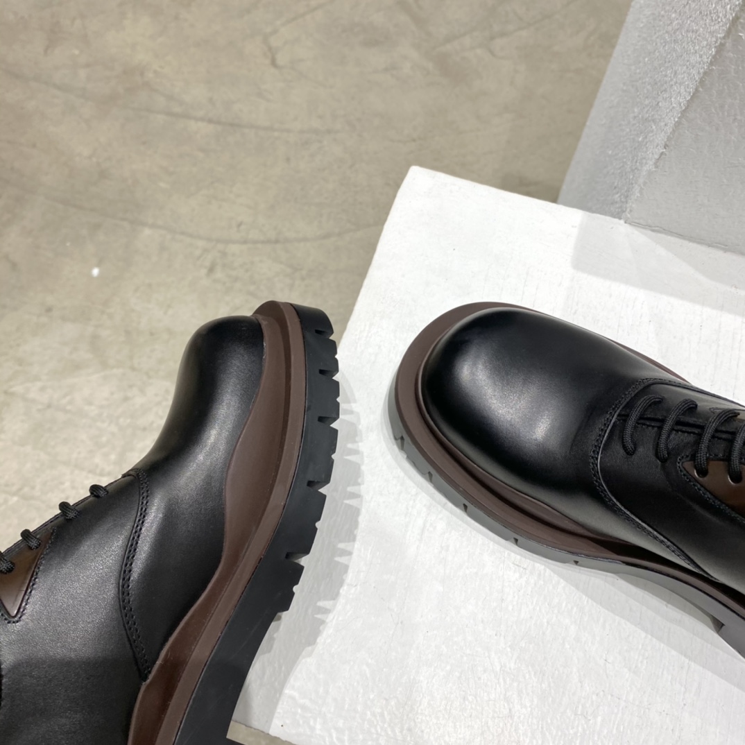 Bottega Veneta Vegetally-Tanned Leather Lace-Up Shoes - FashionPlug