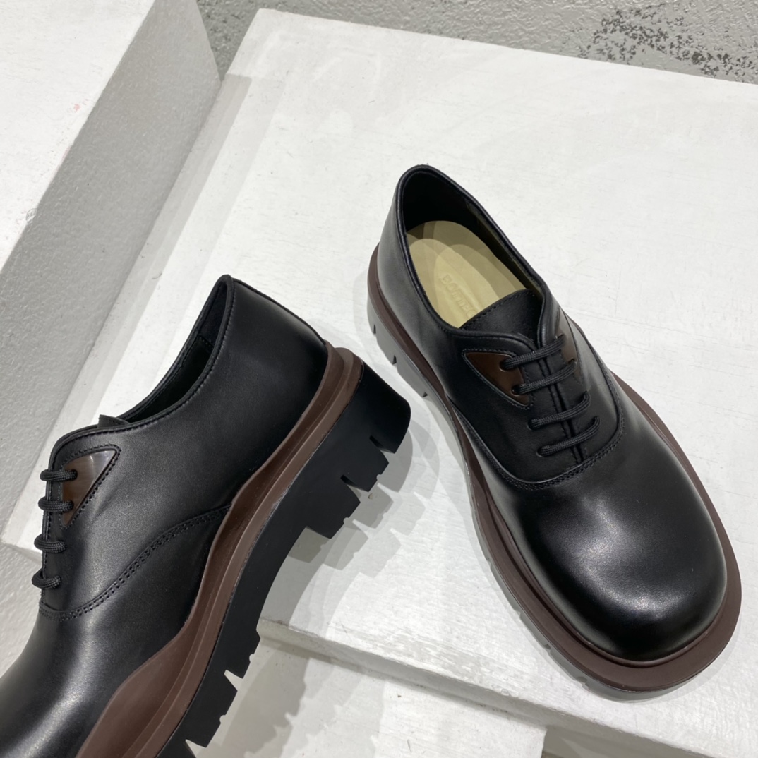 Bottega Veneta Vegetally-Tanned Leather Lace-Up Shoes - FashionPlug