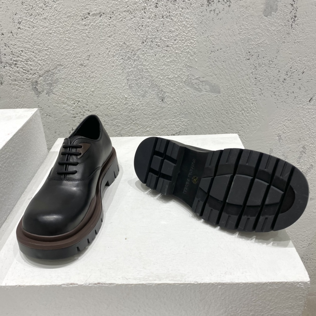 Bottega Veneta Vegetally-Tanned Leather Lace-Up Shoes - FashionPlug