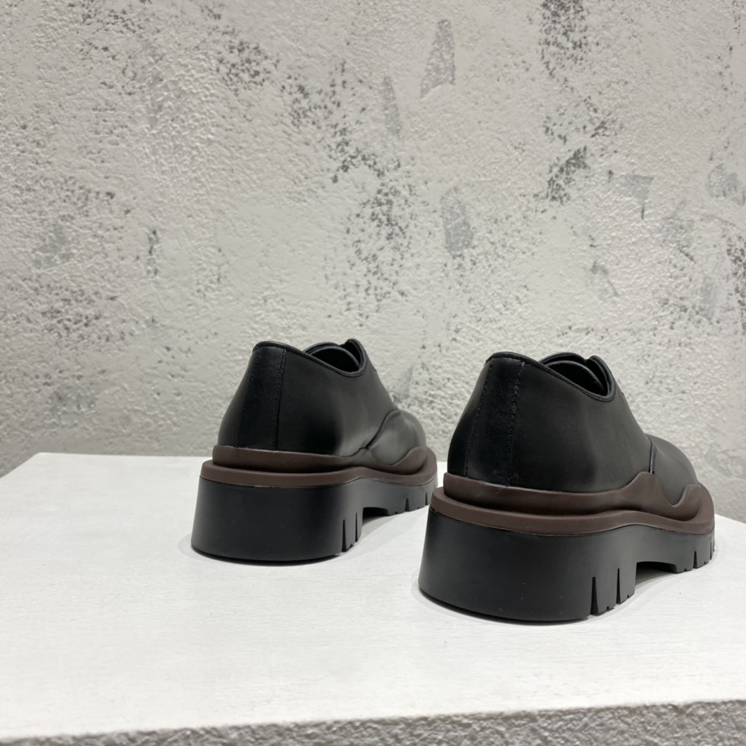 Bottega Veneta Vegetally-Tanned Leather Lace-Up Shoes - FashionPlug
