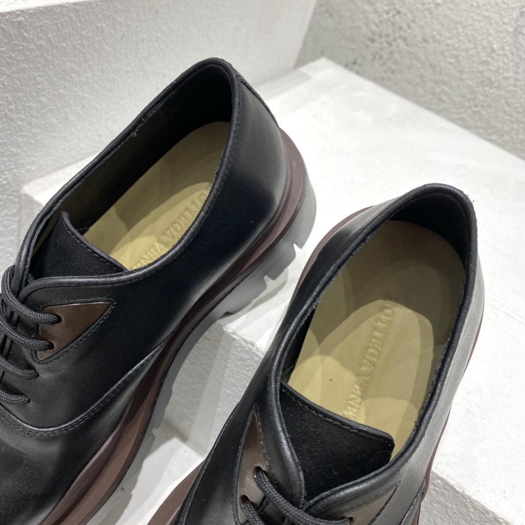 Bottega Veneta Vegetally-Tanned Leather Lace-Up Shoes - FashionPlug