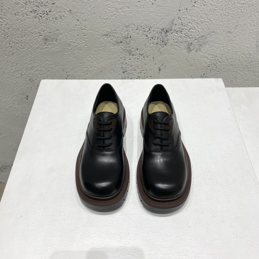 Bottega Veneta Vegetally-Tanned Leather Lace-Up Shoes - FashionPlug