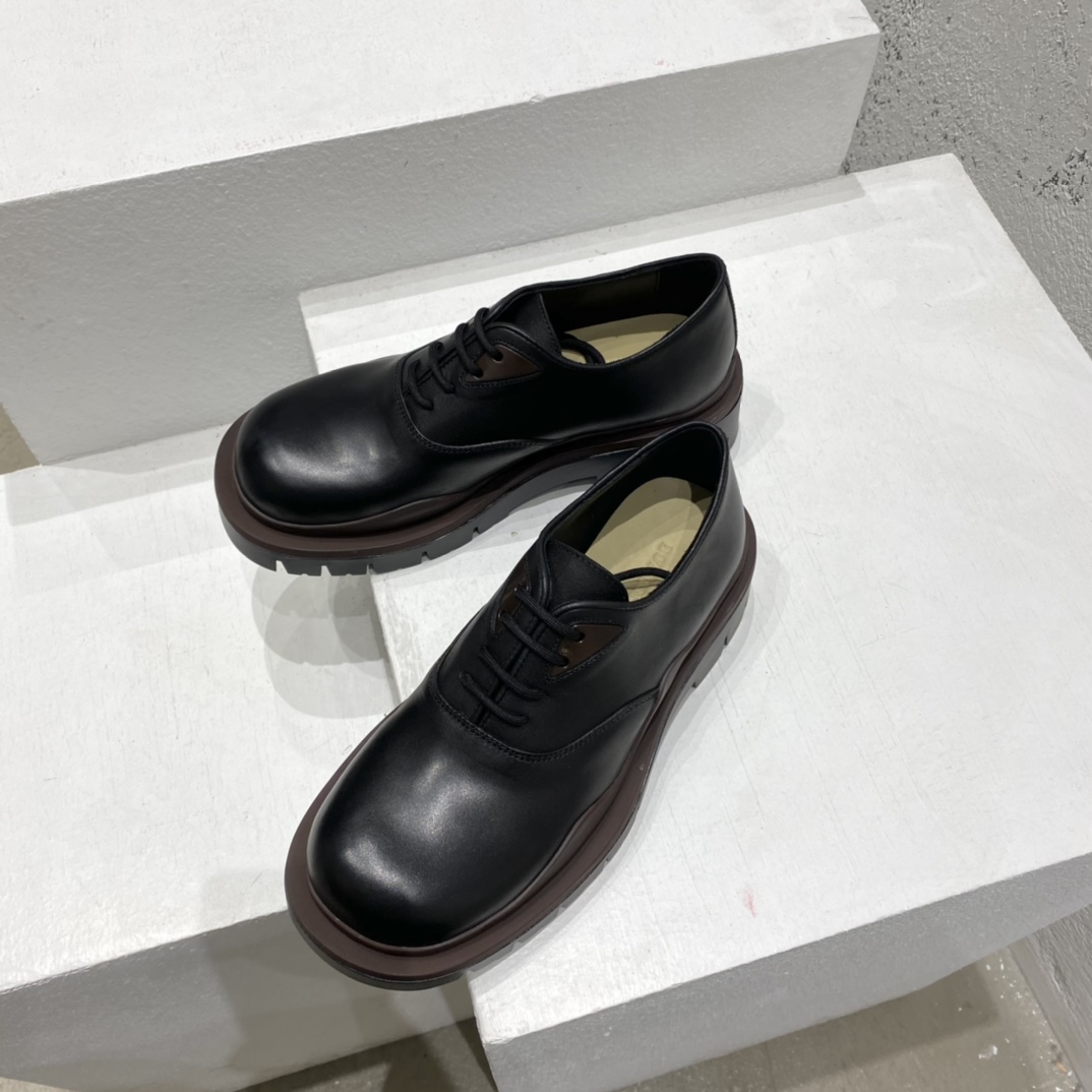 Bottega Veneta Vegetally-Tanned Leather Lace-Up Shoes - FashionPlug