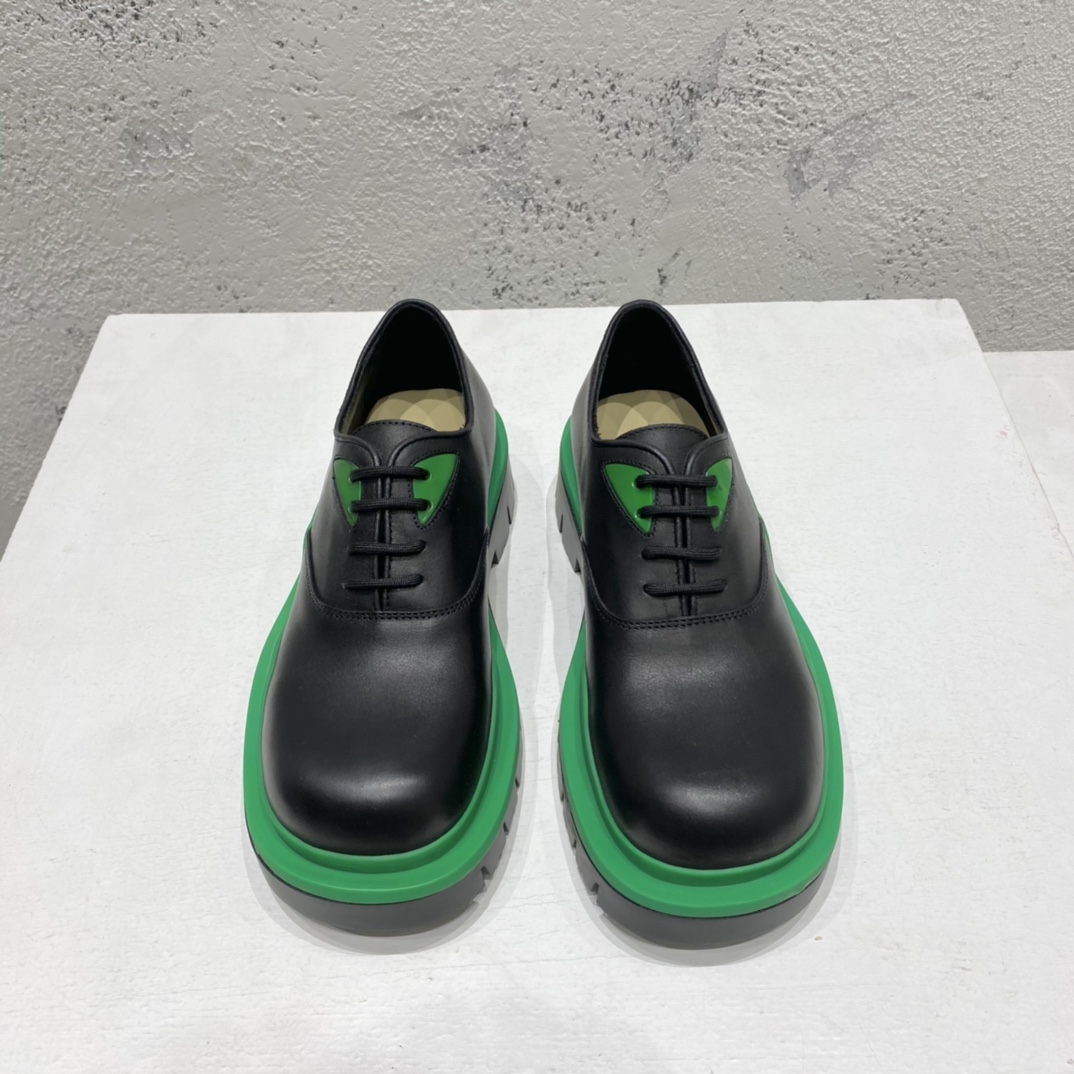 Bottega Veneta Vegetally-Tanned Leather Lace-Up Shoes - FashionPlug
