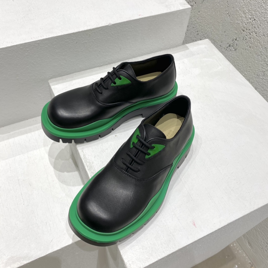 Bottega Veneta Vegetally-Tanned Leather Lace-Up Shoes - FashionPlug