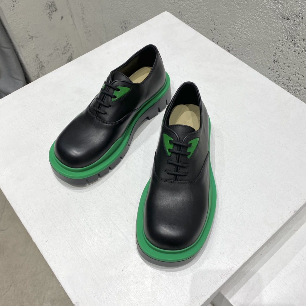 Bottega Veneta Vegetally-Tanned Leather Lace-Up Shoes - FashionPlug