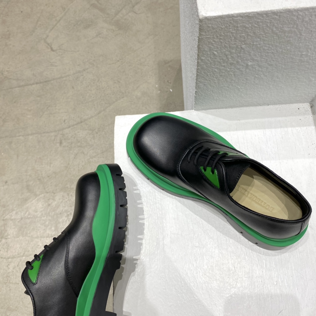 Bottega Veneta Vegetally-Tanned Leather Lace-Up Shoes - FashionPlug