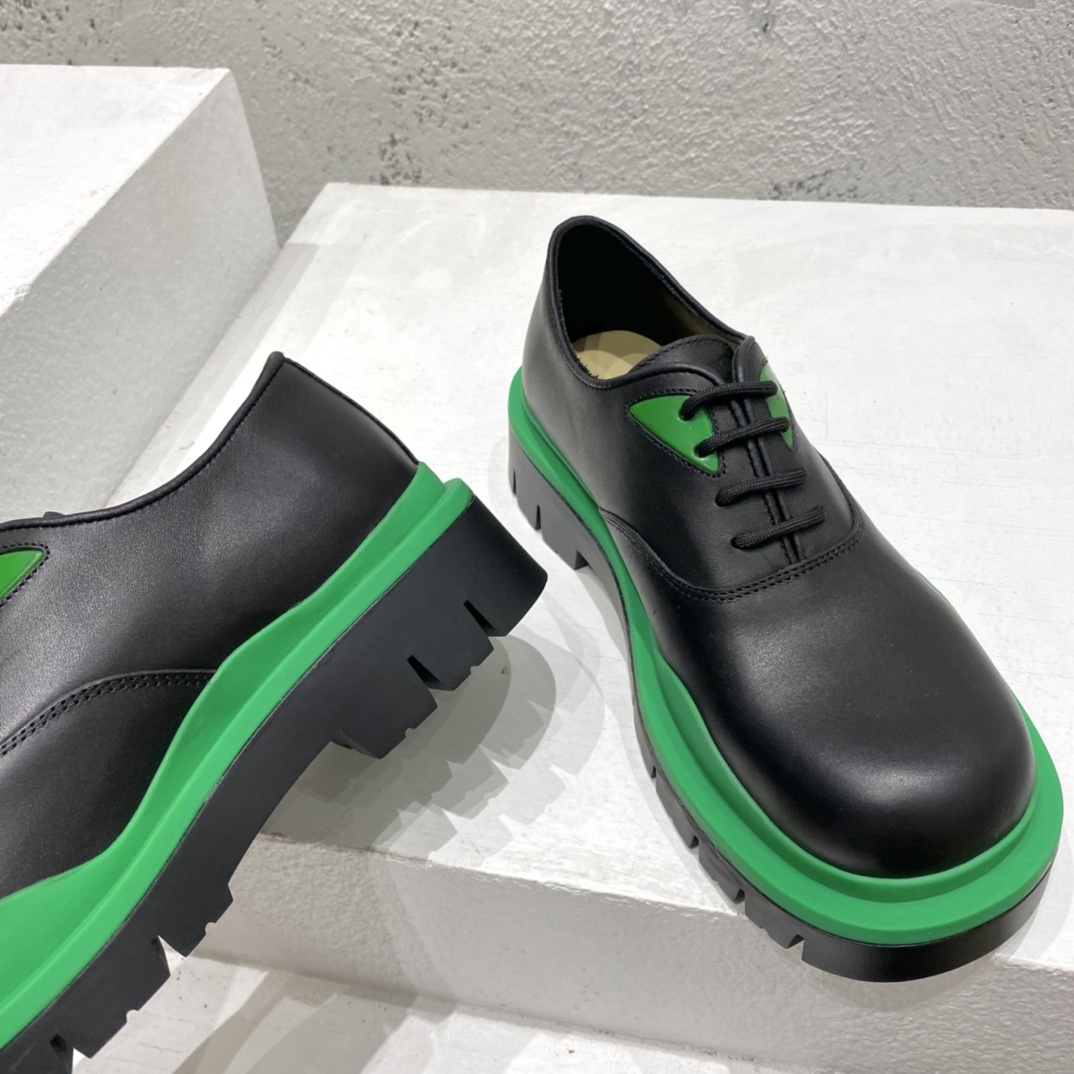 Bottega Veneta Vegetally-Tanned Leather Lace-Up Shoes - FashionPlug