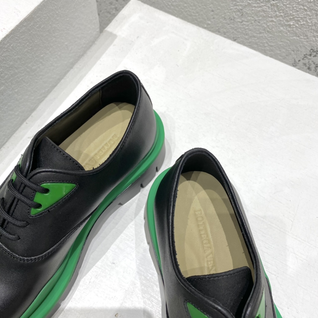 Bottega Veneta Vegetally-Tanned Leather Lace-Up Shoes - FashionPlug