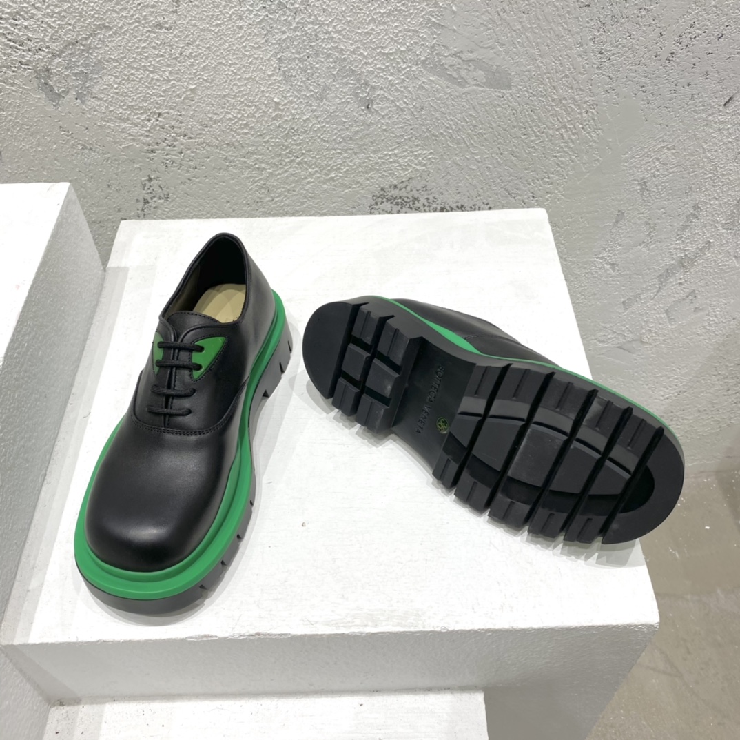 Bottega Veneta Vegetally-Tanned Leather Lace-Up Shoes - FashionPlug