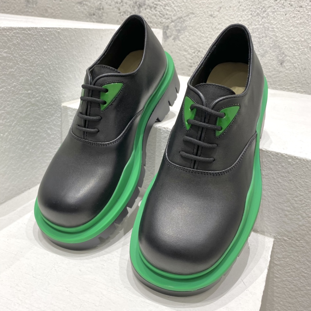 Bottega Veneta Vegetally-Tanned Leather Lace-Up Shoes - FashionPlug