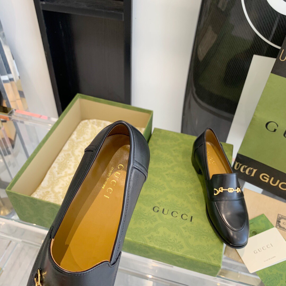 Gucci Women's Loafer With Horsebit - FashionPlug