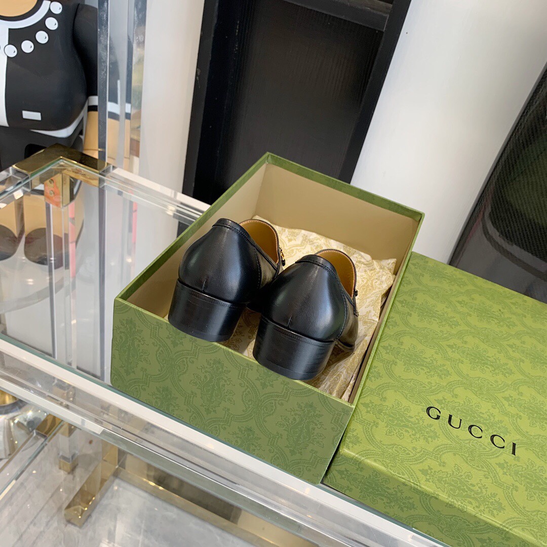 Gucci Women's Loafer With Horsebit - FashionPlug