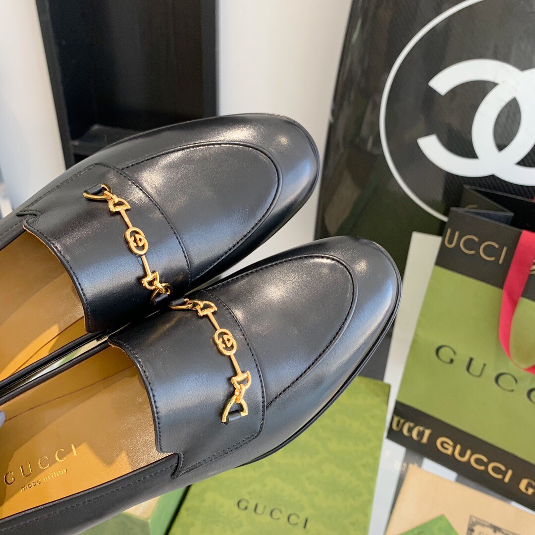 Gucci Women's Loafer With Horsebit - FashionPlug