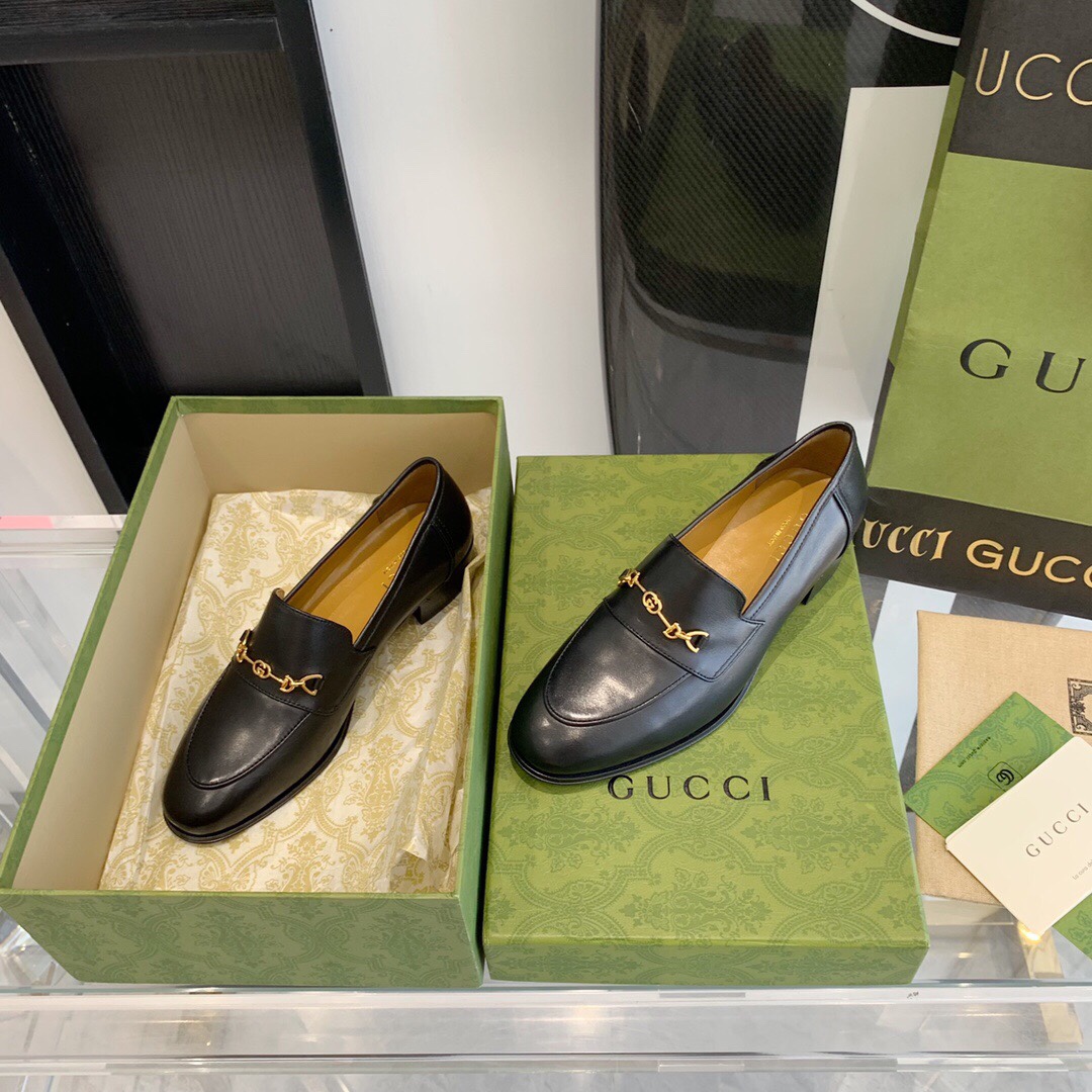 Gucci Women's Loafer With Horsebit - FashionPlug