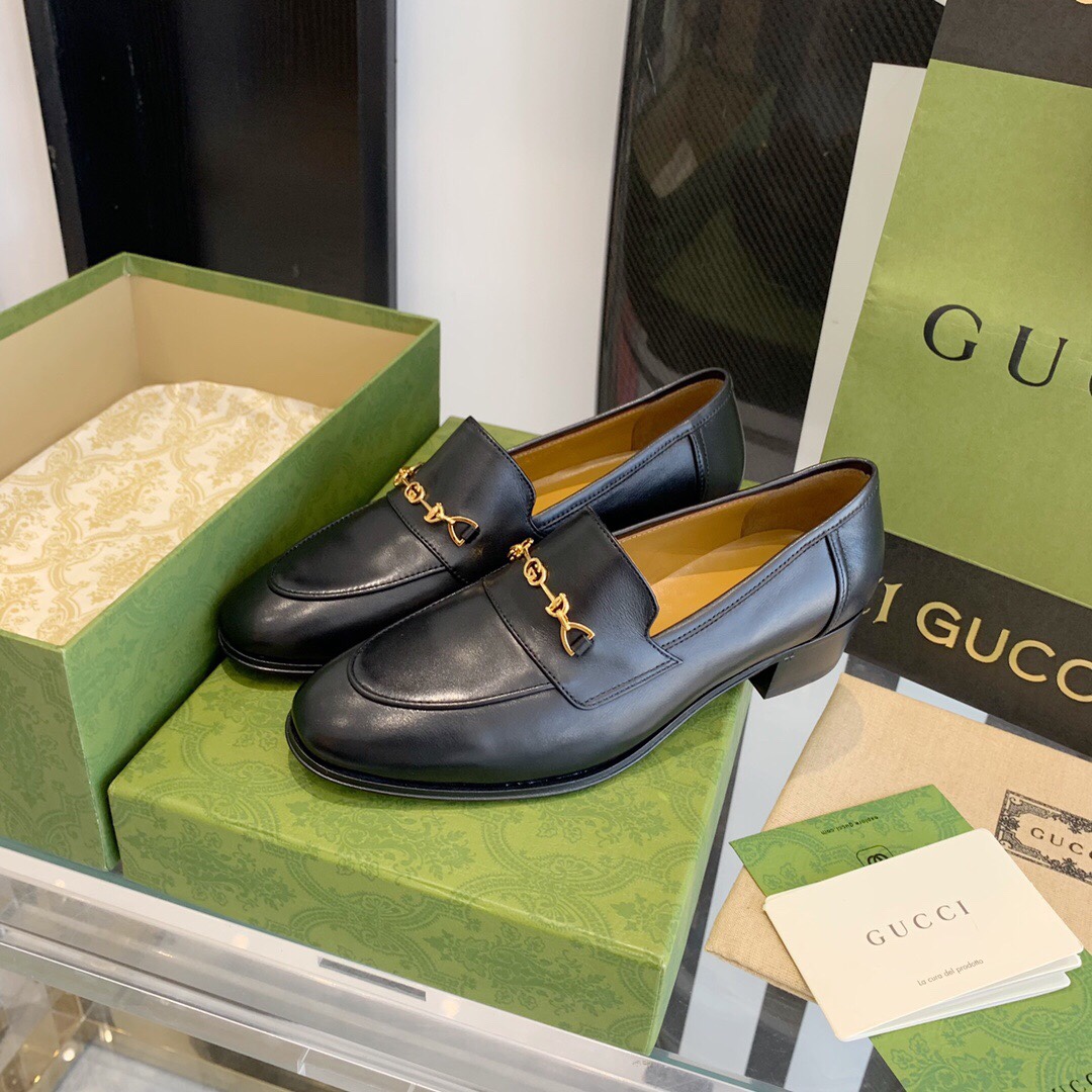 Gucci Women's Loafer With Horsebit - FashionPlug