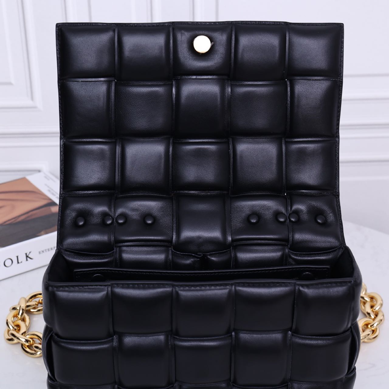 Bottega Veneta Chain Cassette Leather Crossbody Bag(26-18-8cm) - FashionPlug