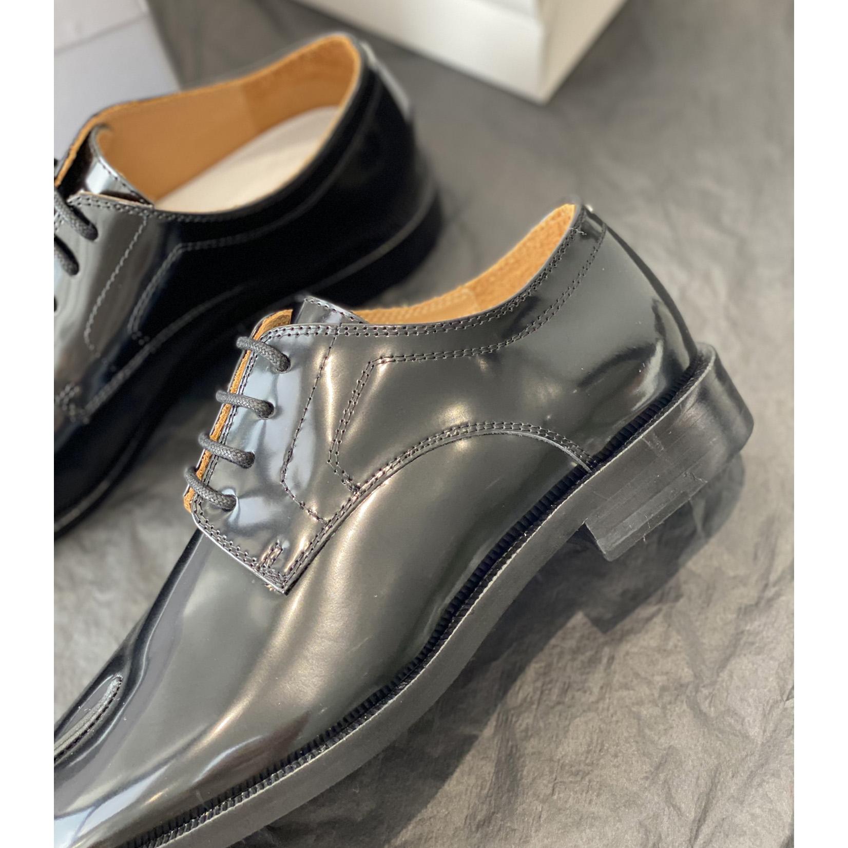 Maison Margiela Tabi Leather Brogues - FashionPlug