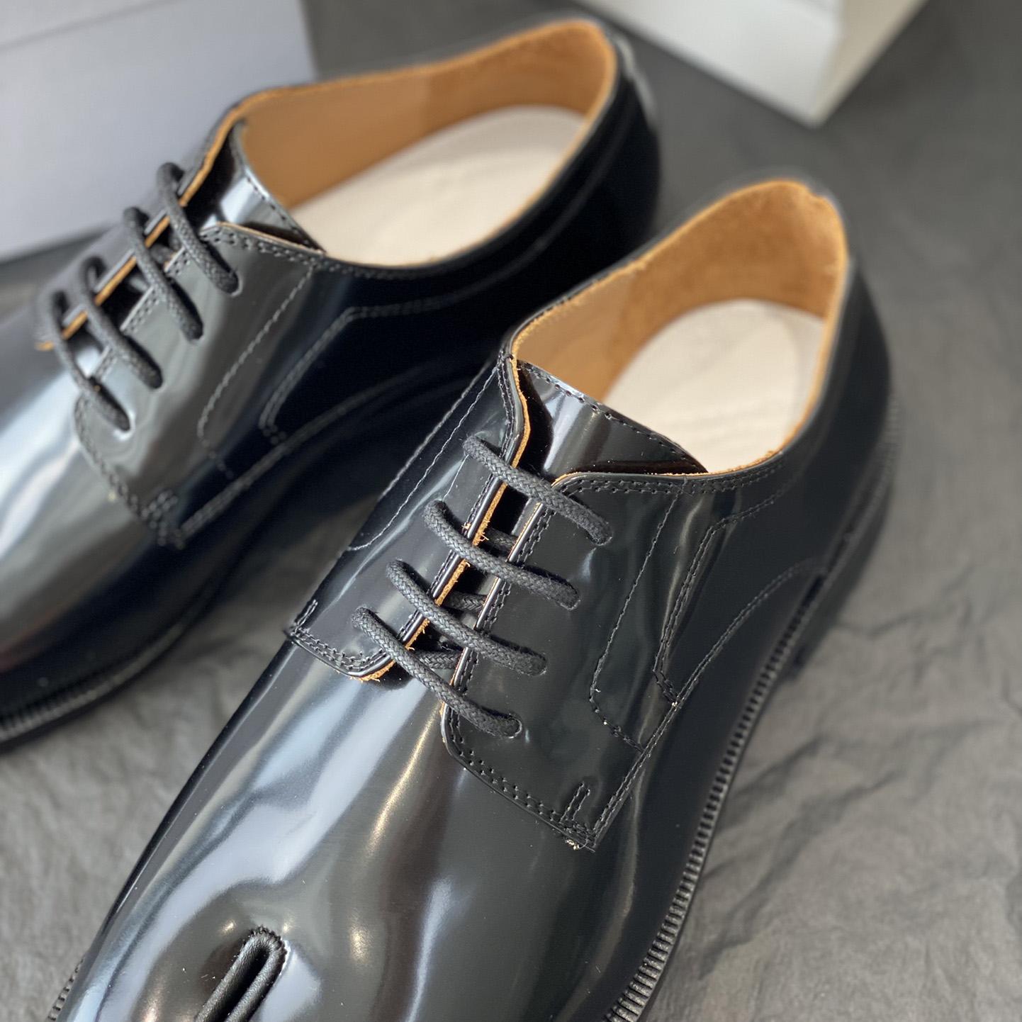 Maison Margiela Tabi Leather Brogues - FashionPlug