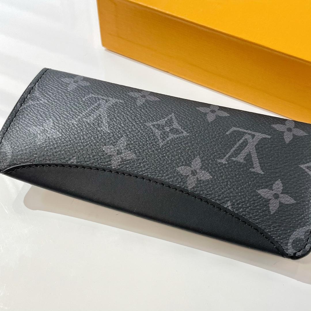 Louis Vuitton Woody Glasses Case   GI0296 - FashionPlug