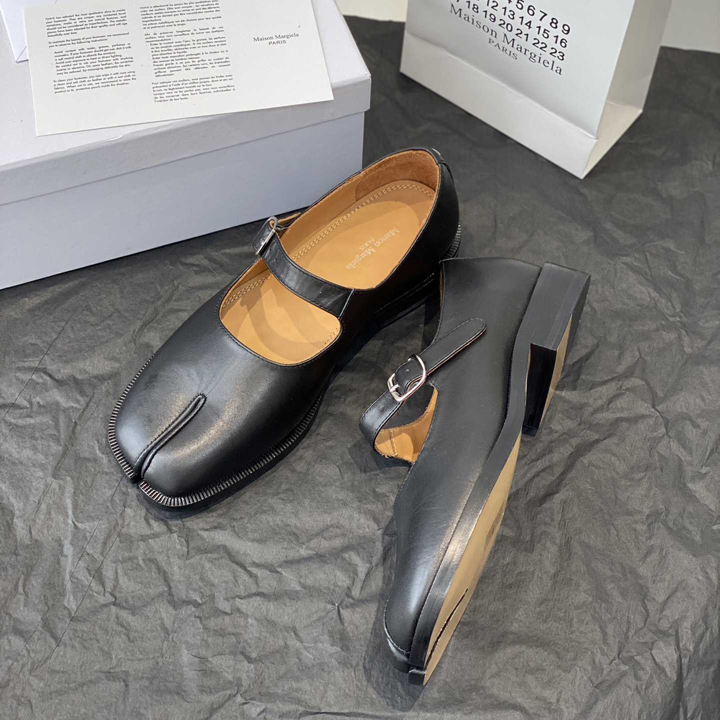 Maison Margiela Tabi Leather Mary Jane Shoes - FashionPlug