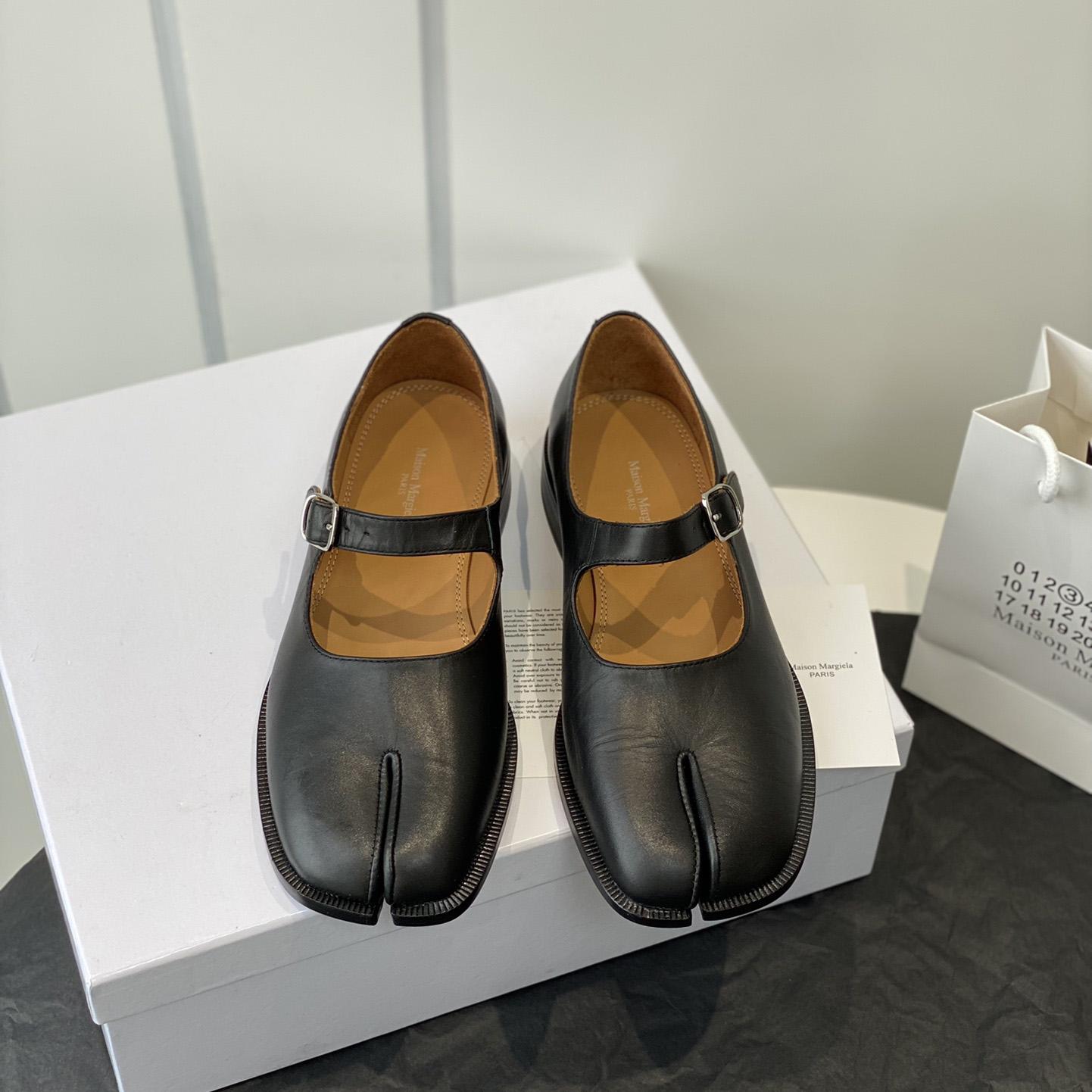Maison Margiela Tabi Leather Mary Jane Shoes - FashionPlug