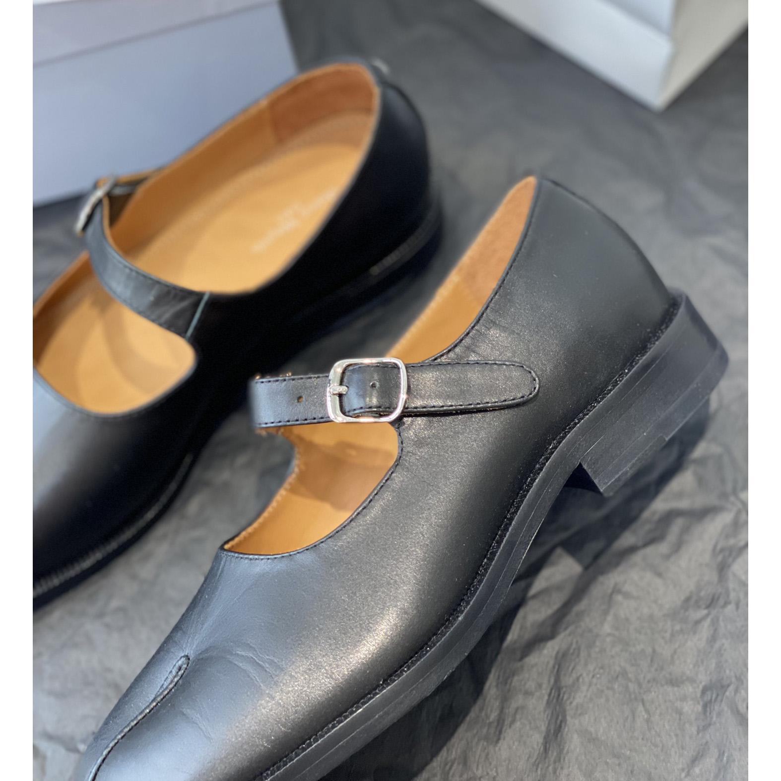 Maison Margiela Tabi Leather Mary Jane Shoes - FashionPlug