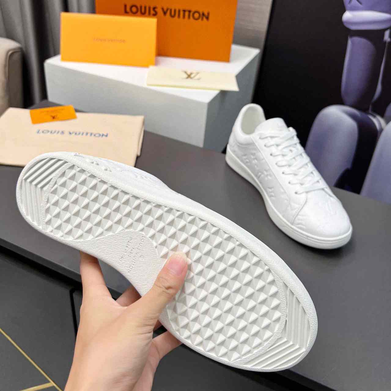 Louis Vuitton Luxembourg Sneaker    1A8QER - FashionPlug