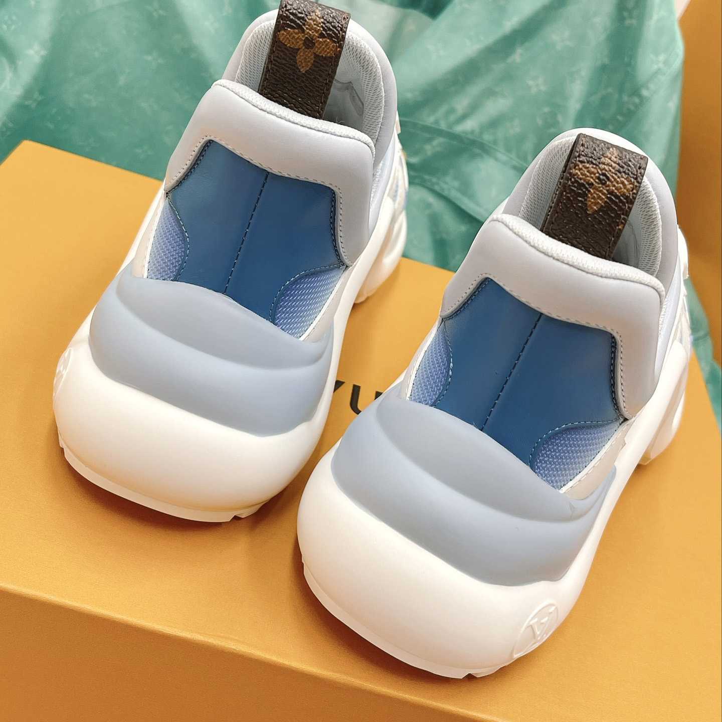 Louis Vuitton LV Archlight Sneaker       1A9RVH - FashionPlug