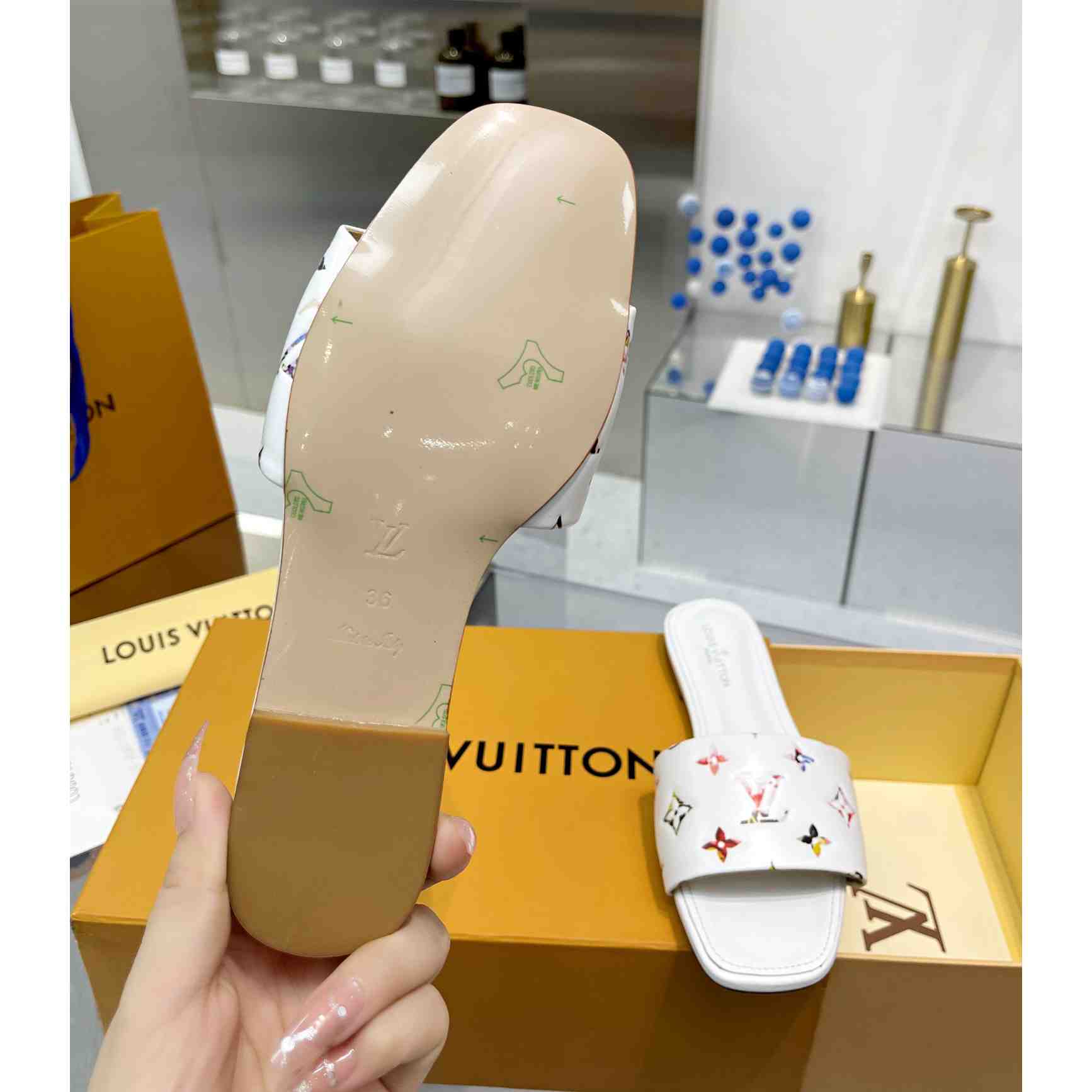Louis Vuitton Revival Flat Mule     1AAORI - FashionPlug