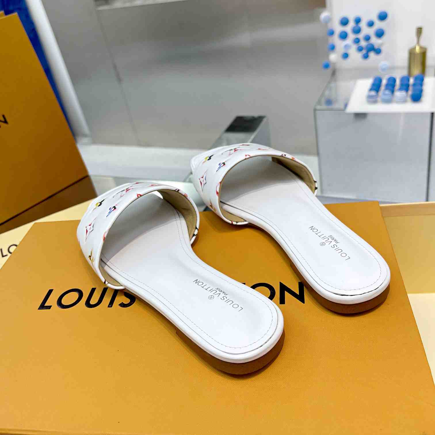 Louis Vuitton Revival Flat Mule     1AAORI - FashionPlug