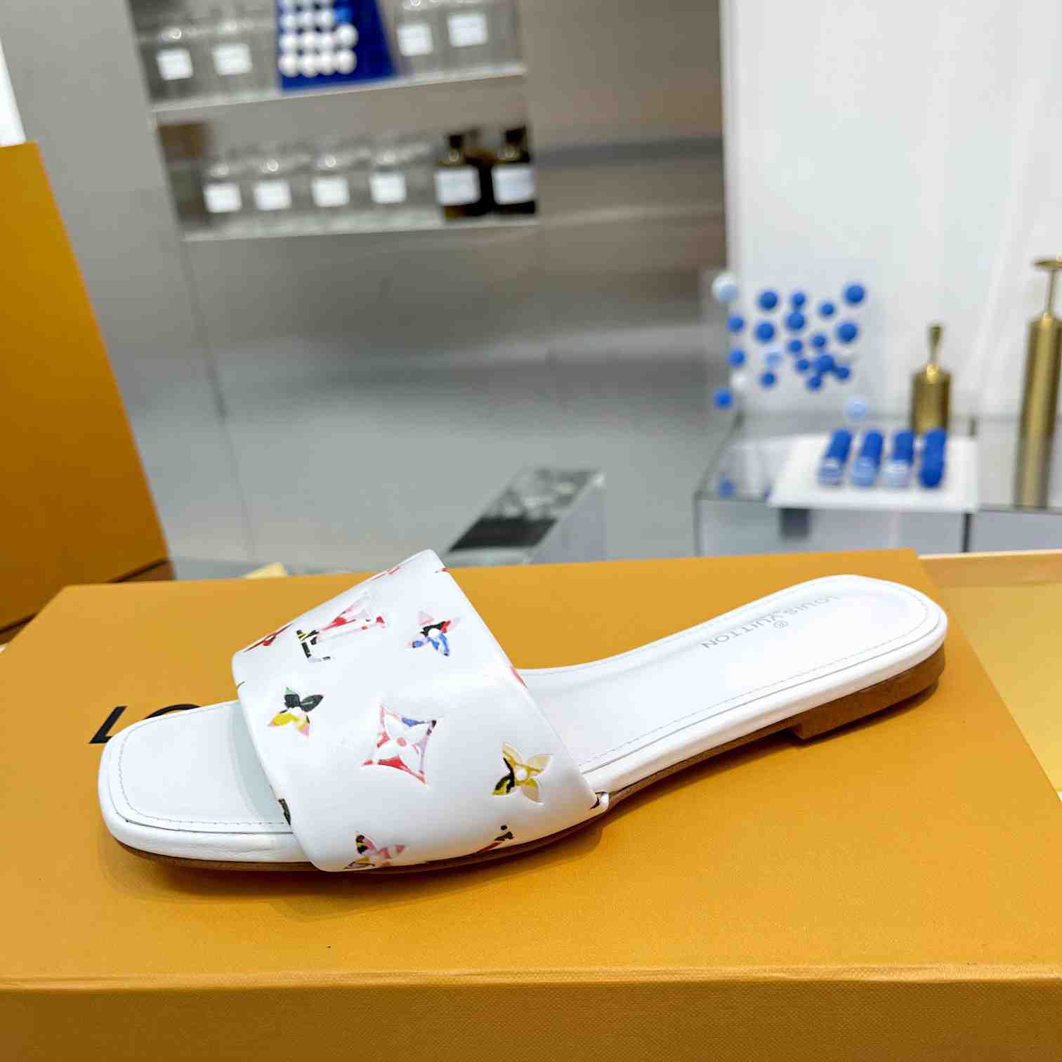 Louis Vuitton Revival Flat Mule     1AAORI - FashionPlug