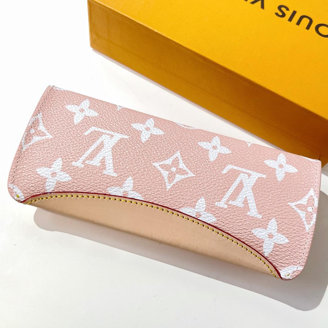 Louis Vuitton Woody Glasses Case   GI0620 - FashionPlug