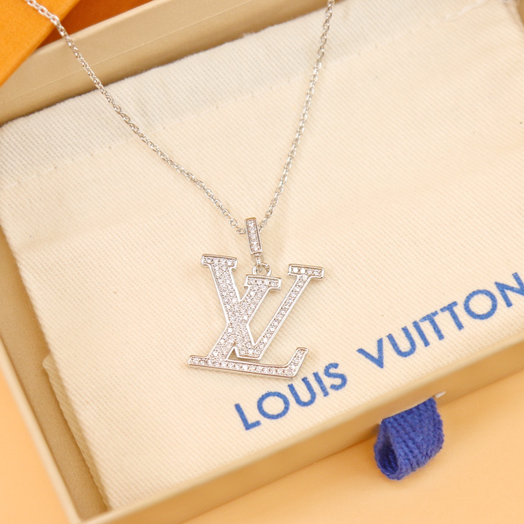 Louis Vuitton LV Idylle Blossom Large Pendant, White Gold And Diamonds      Q93821 - FashionPlug