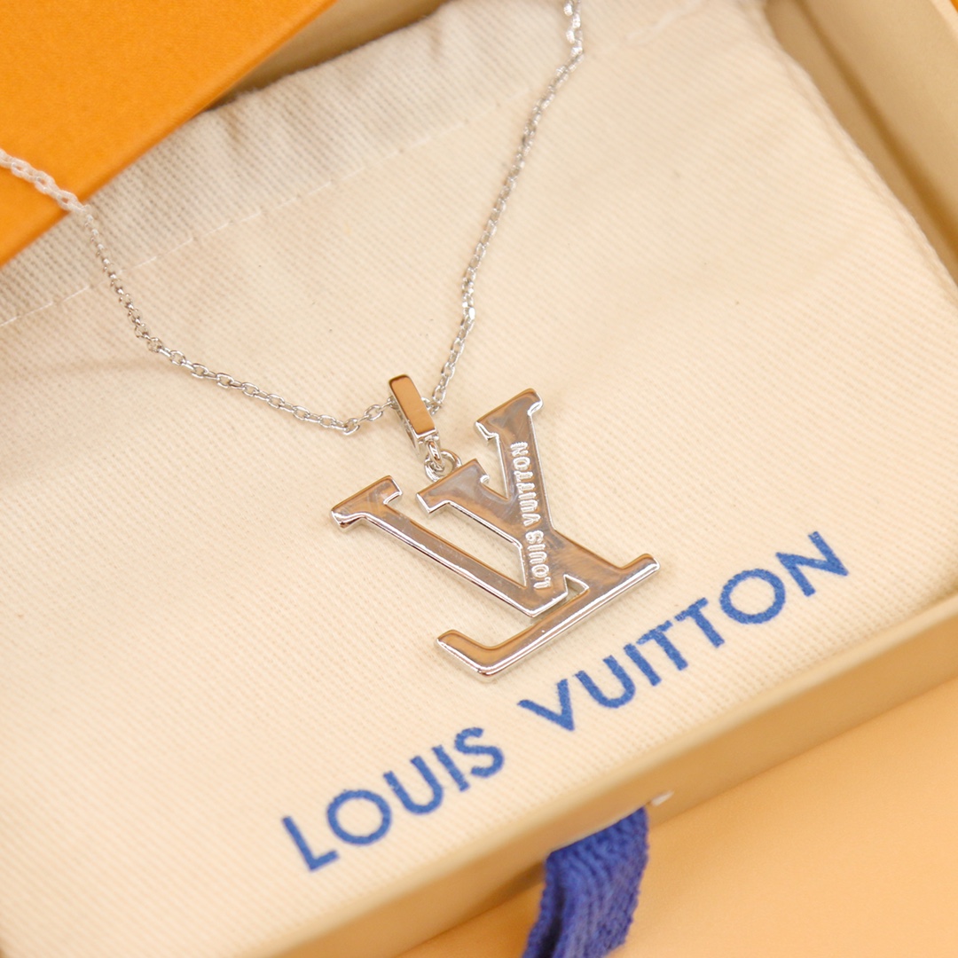 Louis Vuitton LV Idylle Blossom Large Pendant, White Gold And Diamonds      Q93821 - FashionPlug