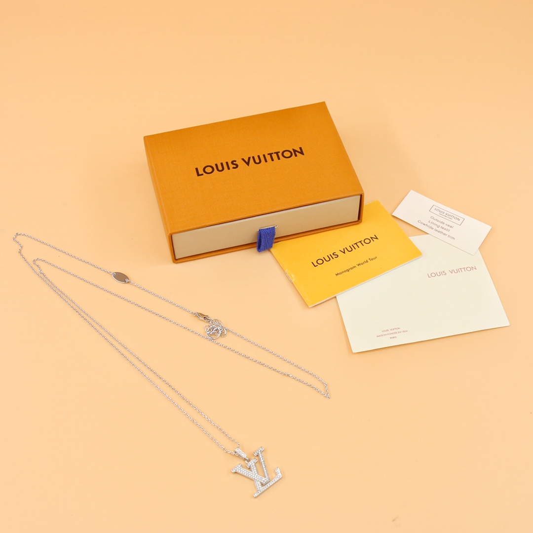 Louis Vuitton LV Idylle Blossom Large Pendant, White Gold And Diamonds      Q93821 - FashionPlug