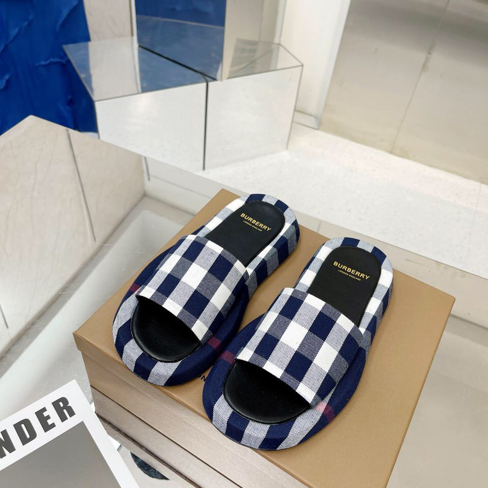 Burberry Check Cotton Slides - FashionPlug