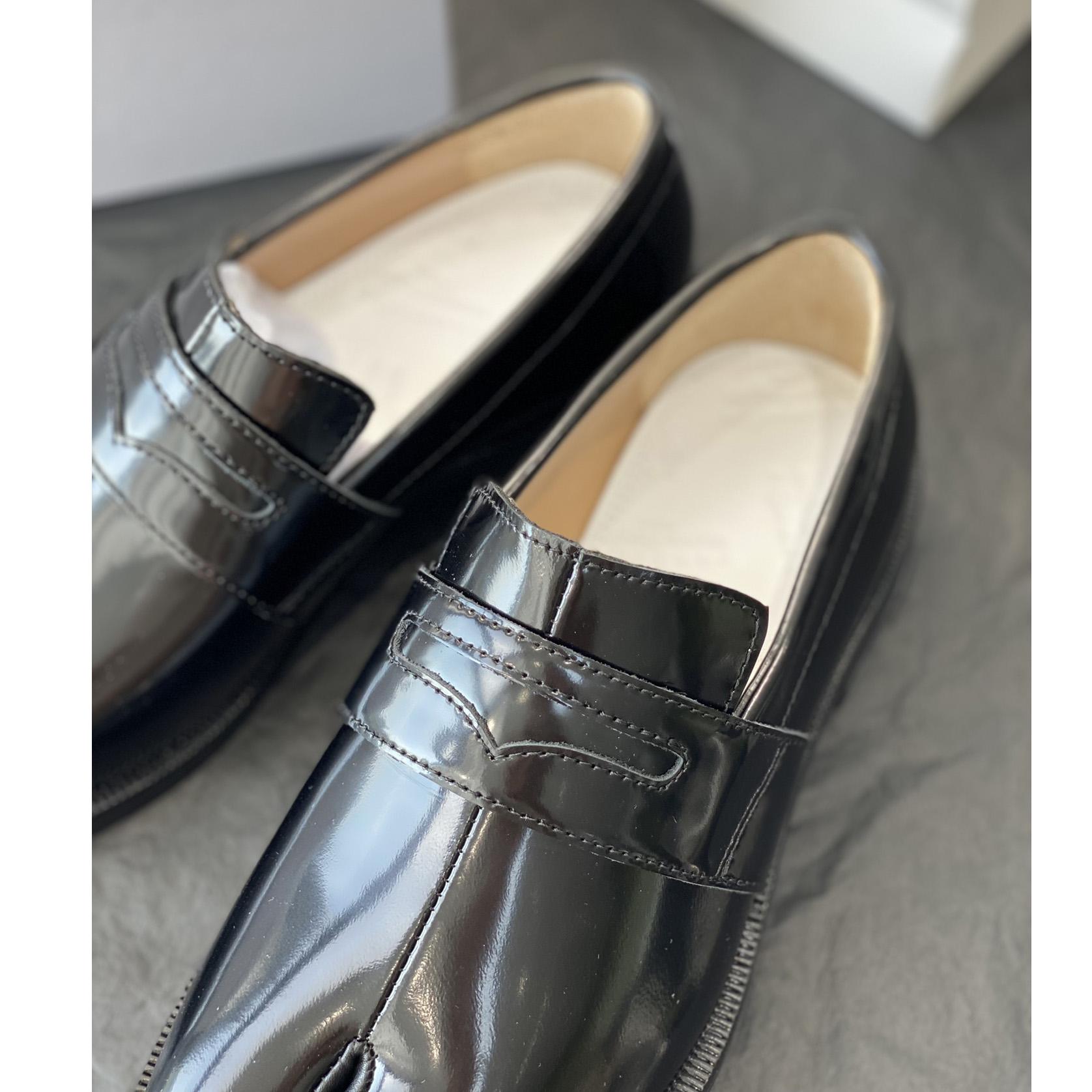Maison Margiela Tabi Leather Loafers - FashionPlug