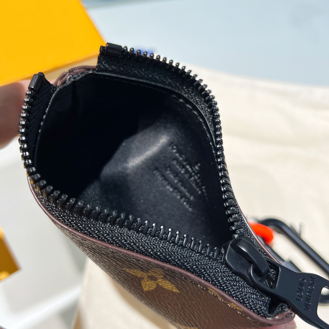 Louis Vuitton Key Pouch - FashionPlug