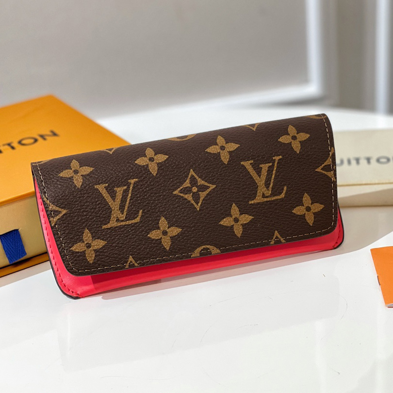 Louis Vuitton Woody Glasses Case   GI0372 - FashionPlug