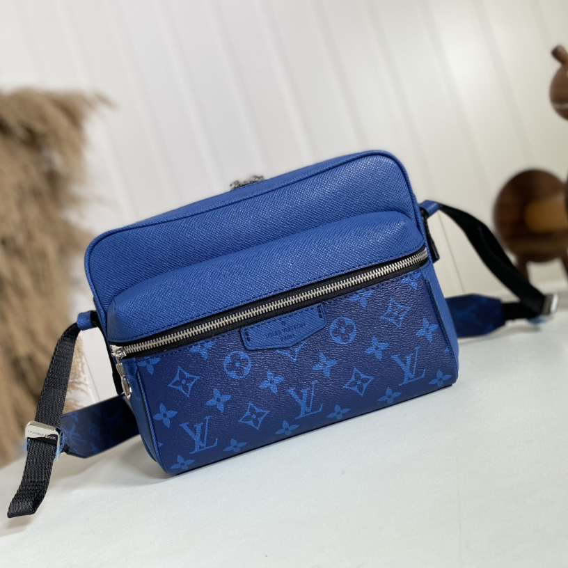 Louis Vuitton Outdoor Messenger(26-20-10.5cm)   M30242 - FashionPlug