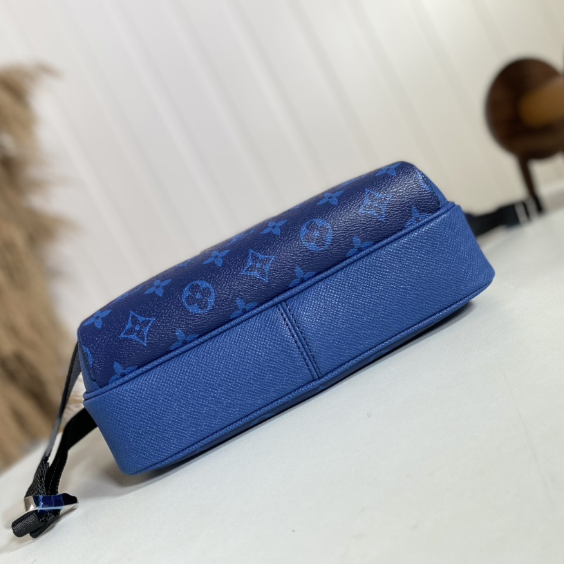 Louis Vuitton Outdoor Messenger(26-20-10.5cm)   M30242 - FashionPlug